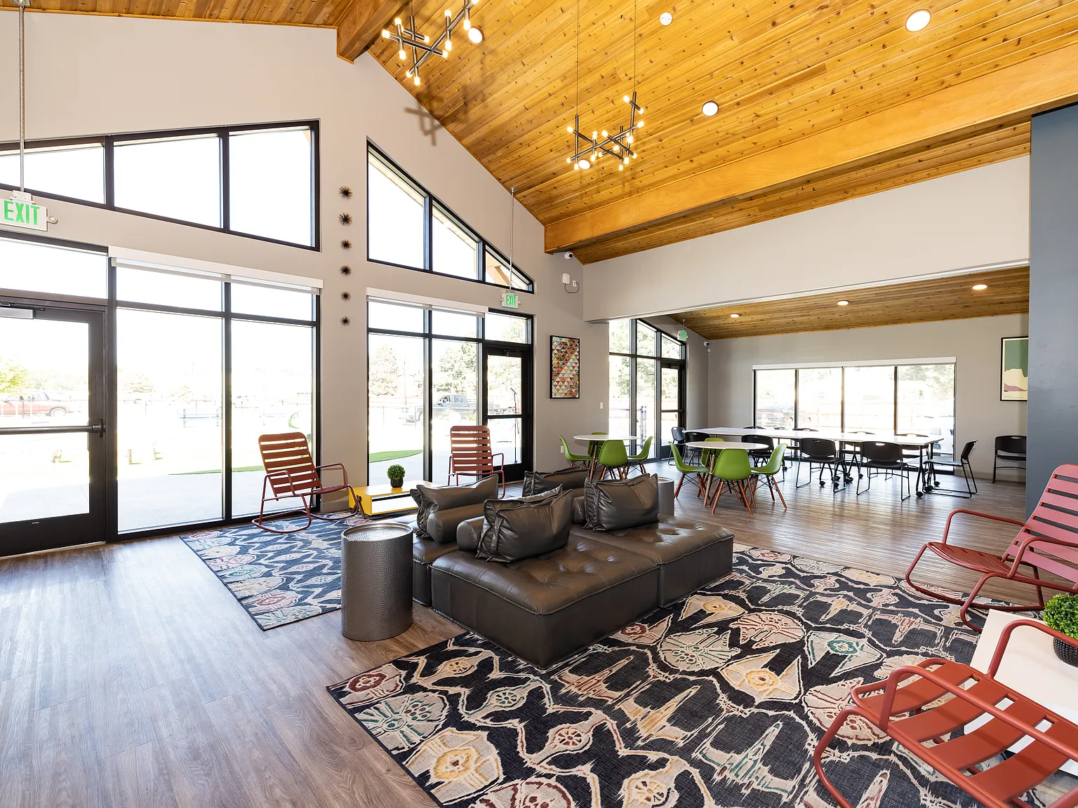 Caesar Square Apartments — Photo 2