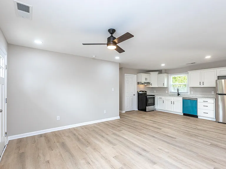 213 Brooks Rd — Photo 5