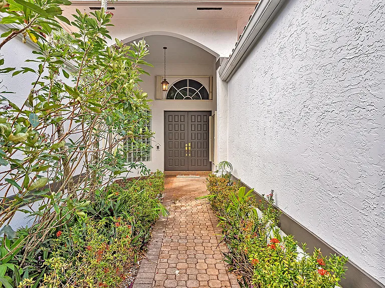 3420 Washington Ln — Photo 2