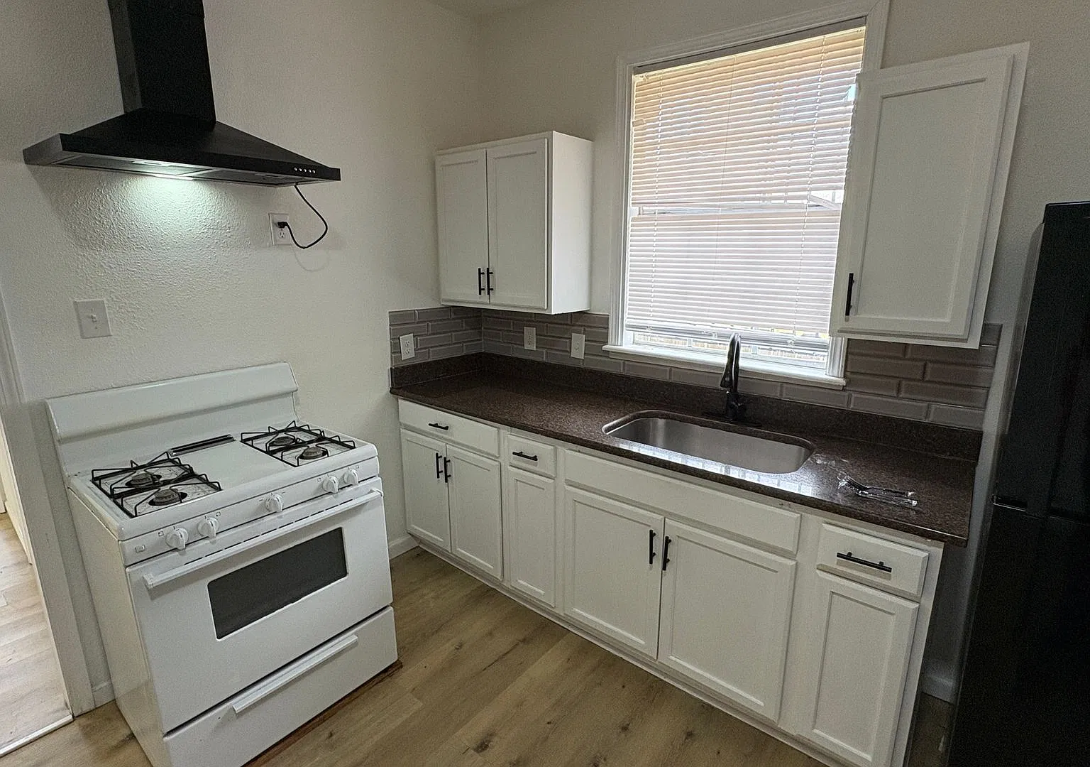 This beautifully remodeled 3bedroom, 1bath house in NLR $1175/month. — Photo 3