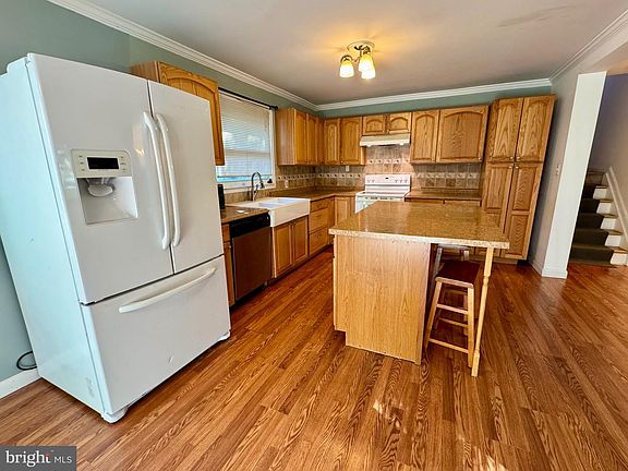 4th image of 103 Lakeview Blvd