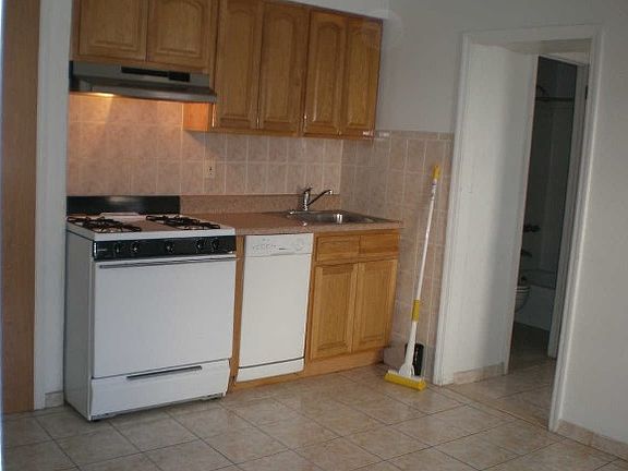 4th image of 13 S 8th St