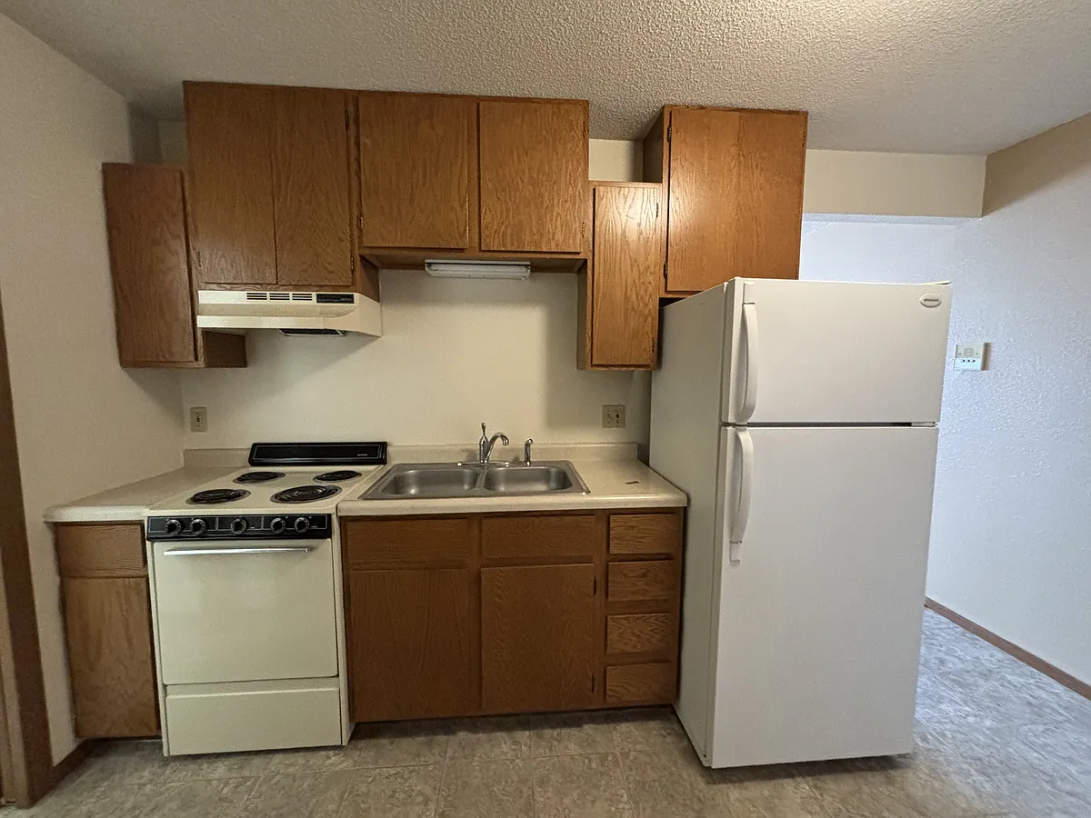 Building Photo - 12513 Pineview Dr #304