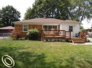 2247 Crane St, Waterford, MI 48329