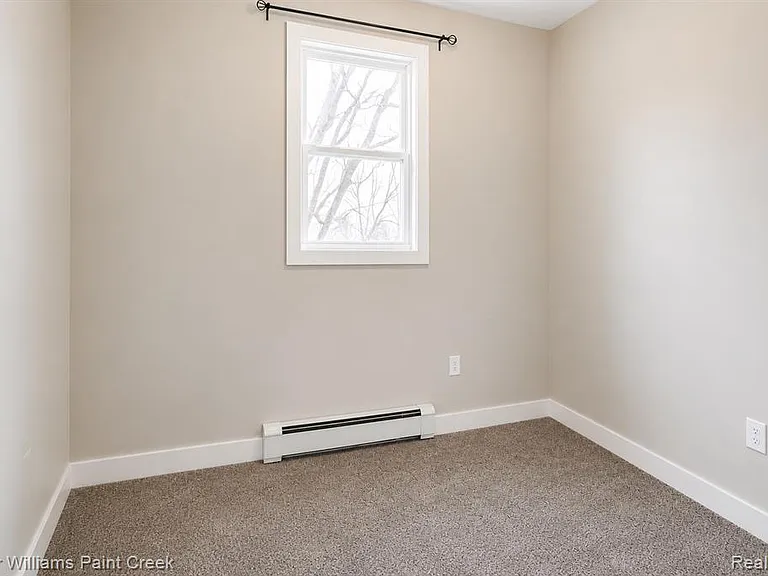 70190 N Main St #5 — Photo 5