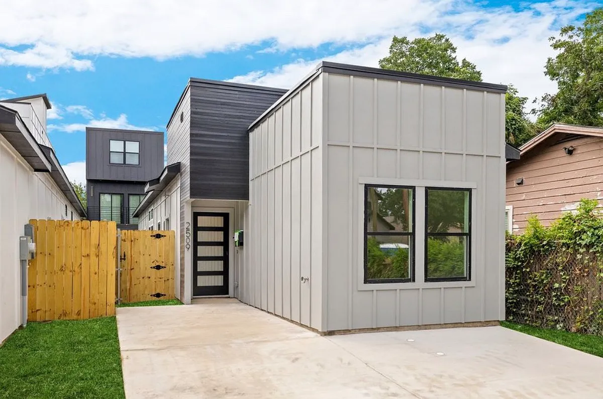 Building Photo - 2509 Lowery St