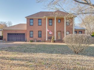 1916 Pointe Barton Dr, Lebanon, TN 37087