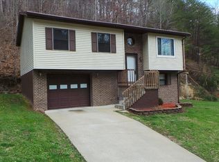 424 Seneca Dr, Charleston, WV 25302