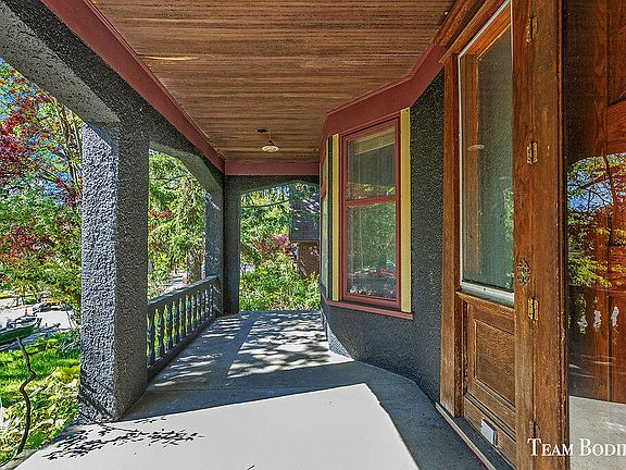 3rd image of 620 Prospect Ave SE