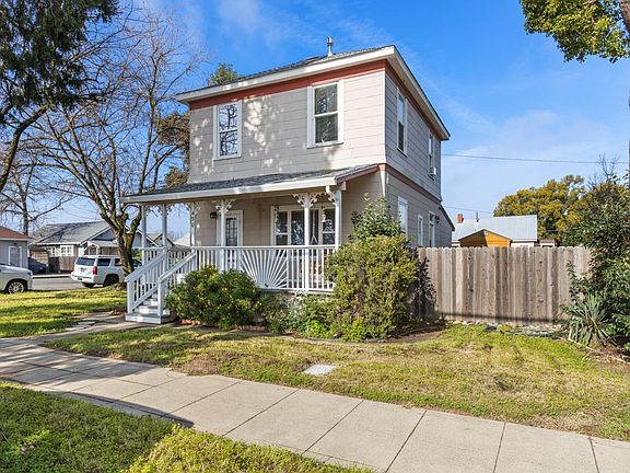 3rd image of 490 Hazel St