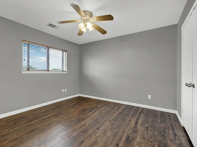 400 Summer Dr — Photo 26