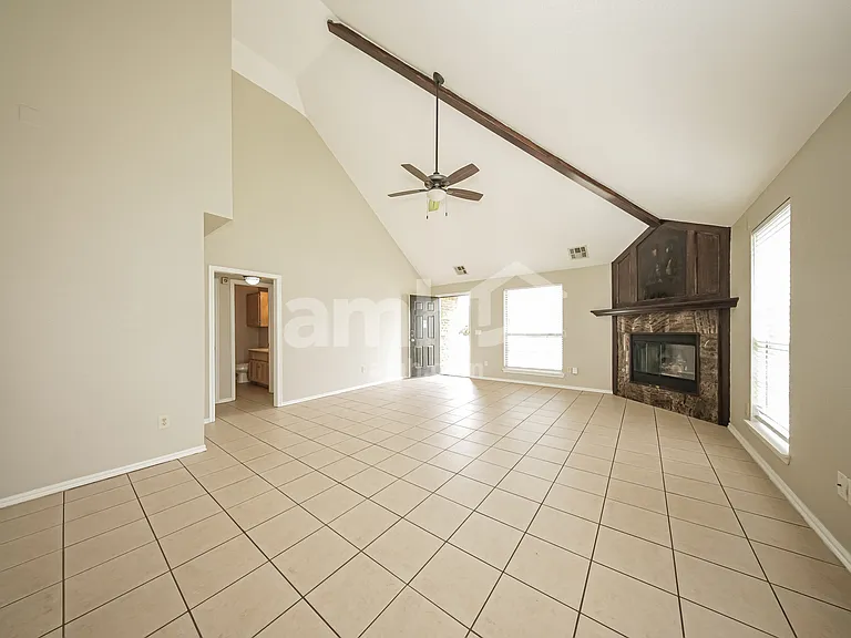 1424 SW 23rd St — Photo 8