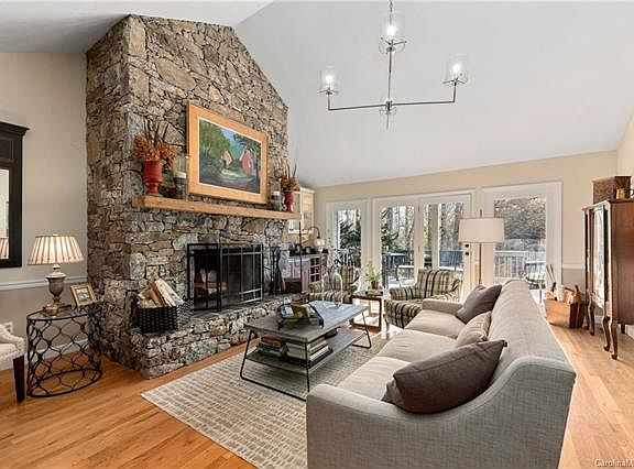 3rd image of 94 Meadowlark Ln