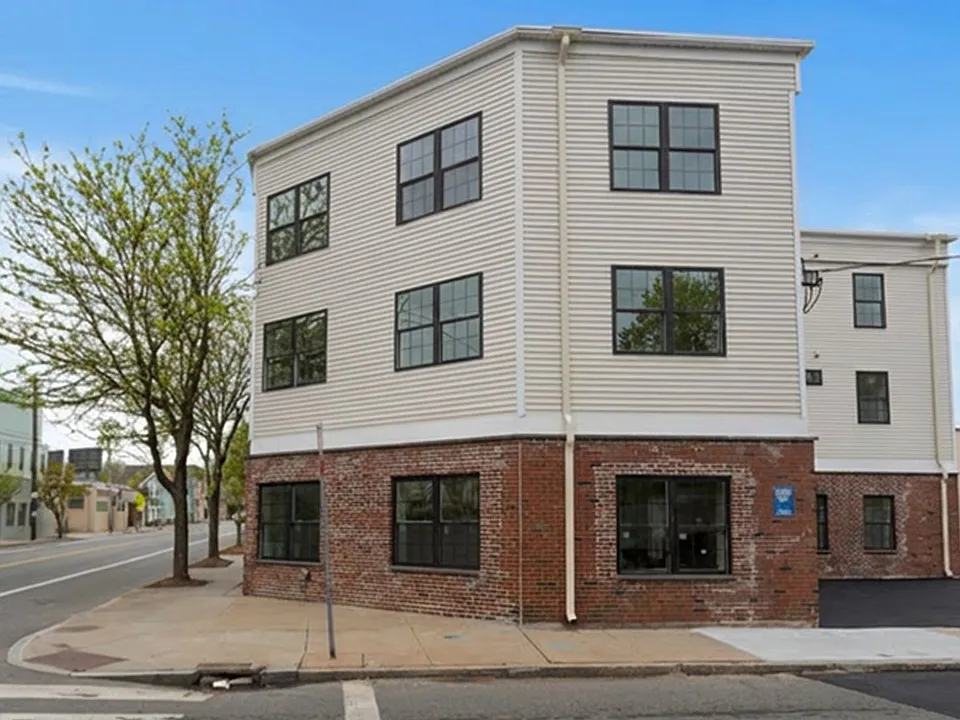 531 Smith St #201