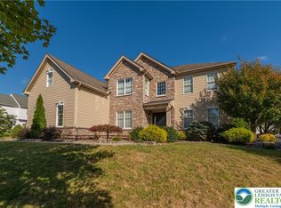 1674 Red Oak Ln, Macungie, PA 18062