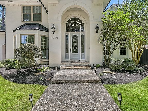 3rd image of 1210 Arbre Ln