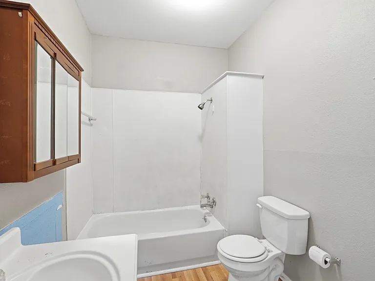 735 Victoria St — Photo 7