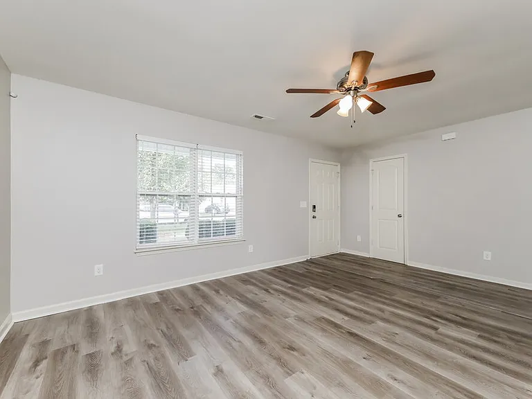 5063 Hogan Point Ct — Photo 6