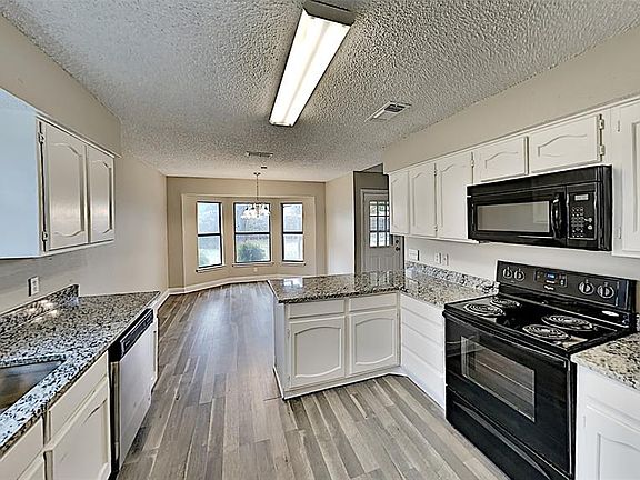 5th image of 812 Bristol Ave