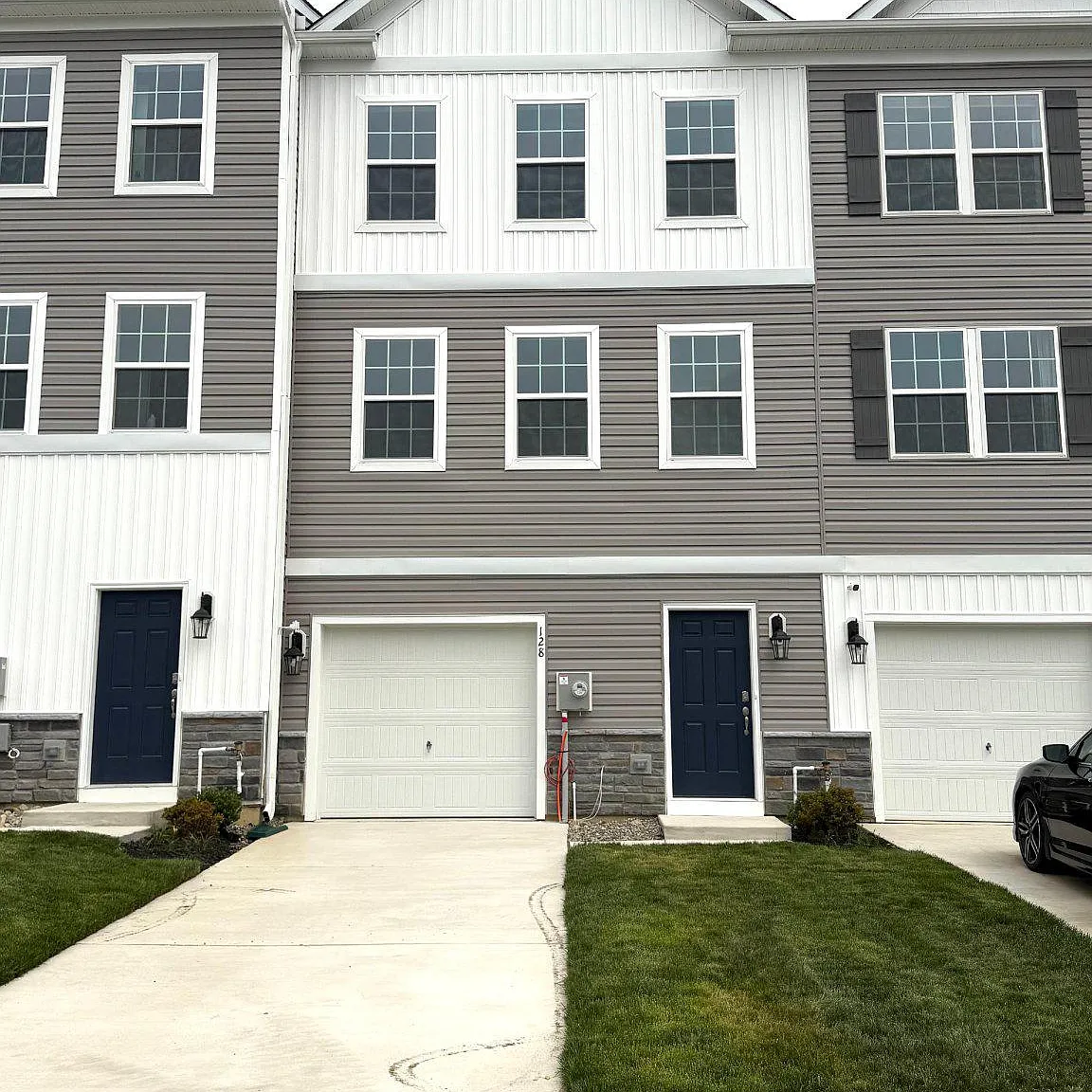 3 bed, 4.0 bath, 1962 sqft, $2,980 — Photo 1