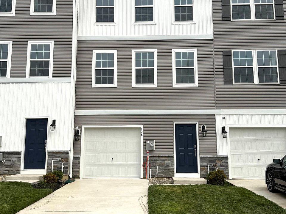1st image of 128 Essex Dr