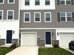 128 Essex Dr, Sicklerville, NJ 08081