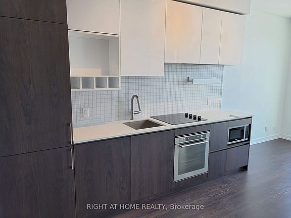 3rd image of 950 Portage Pkwy #6107