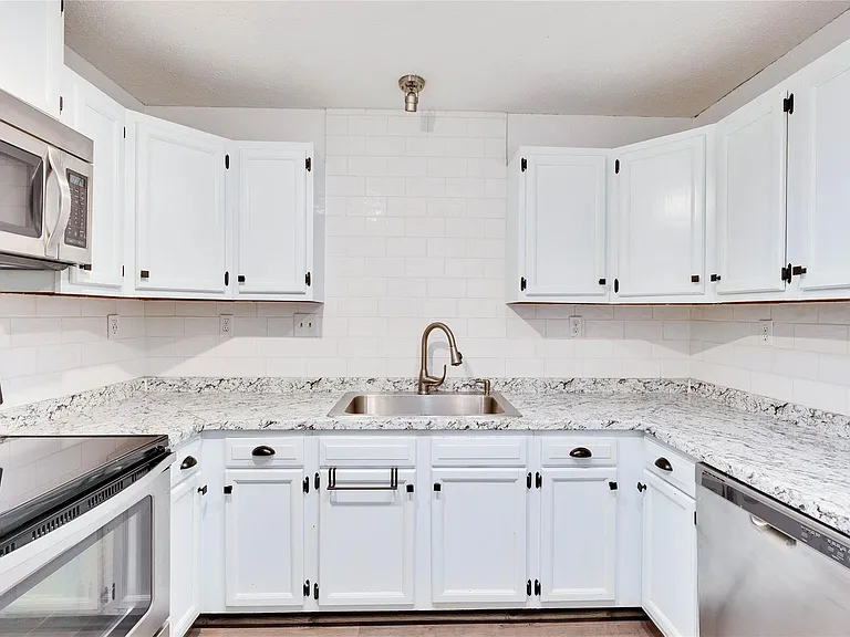 16213 Monks Mountain Dr — Photo 26