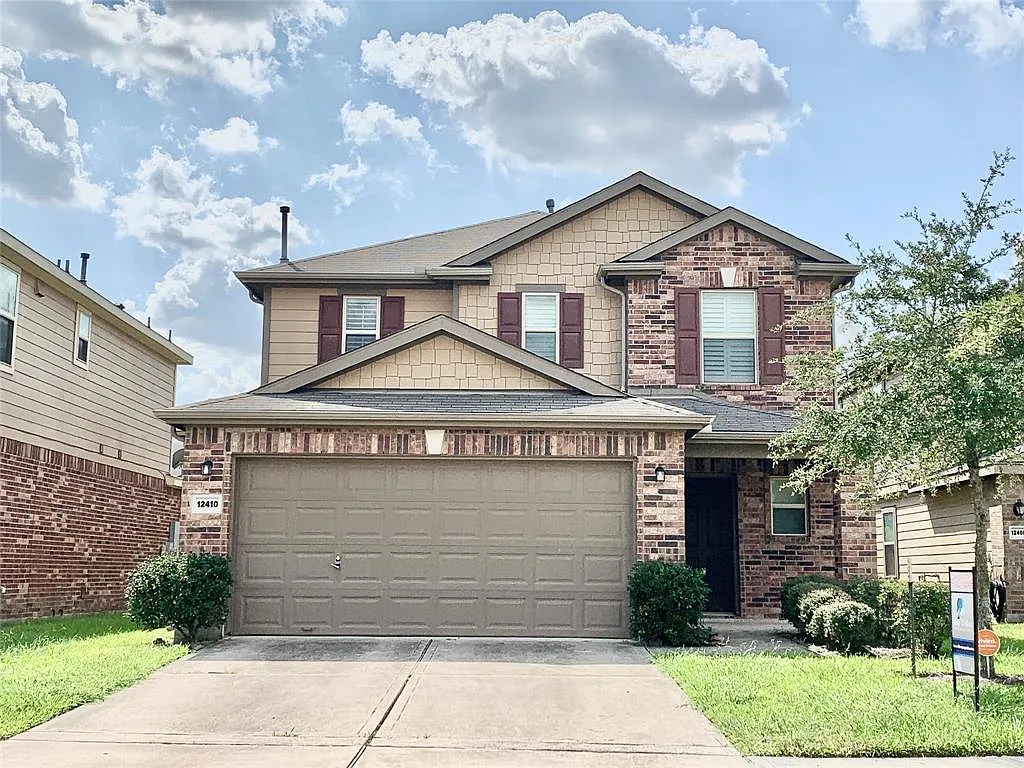 3 bed, 2.5 bath, 2271 sqft, $2,200 — Photo 2