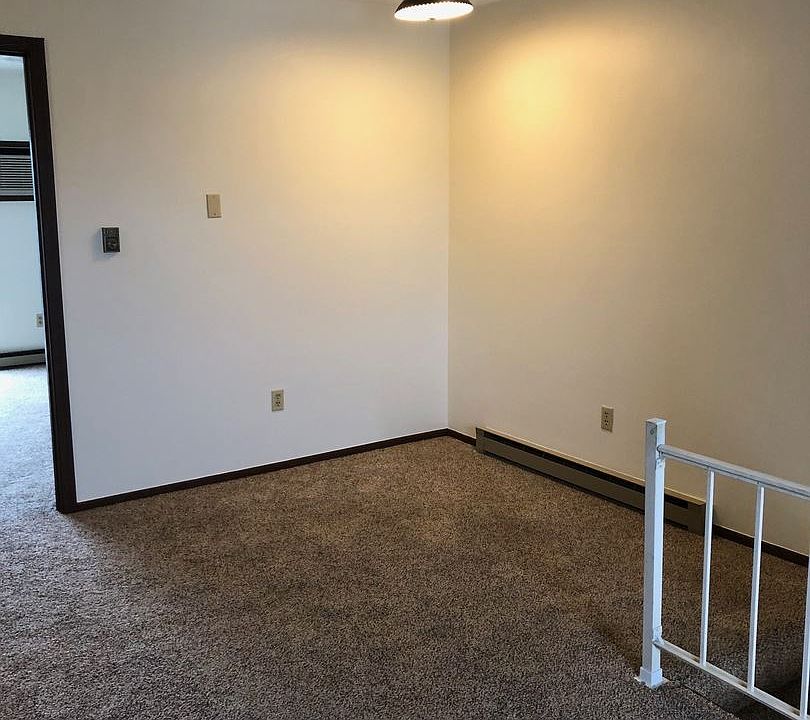 1st image of 4015-4025 Canterbury Dr #6