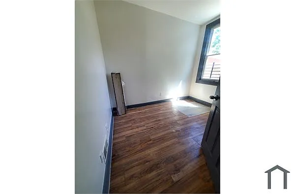Building Photo - 246 S 8th St #1