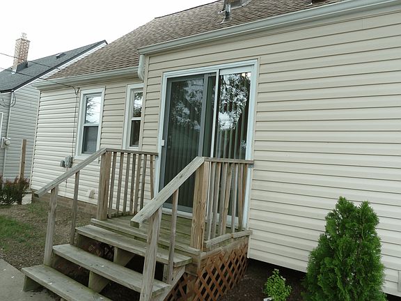 Sliders from kitchen...