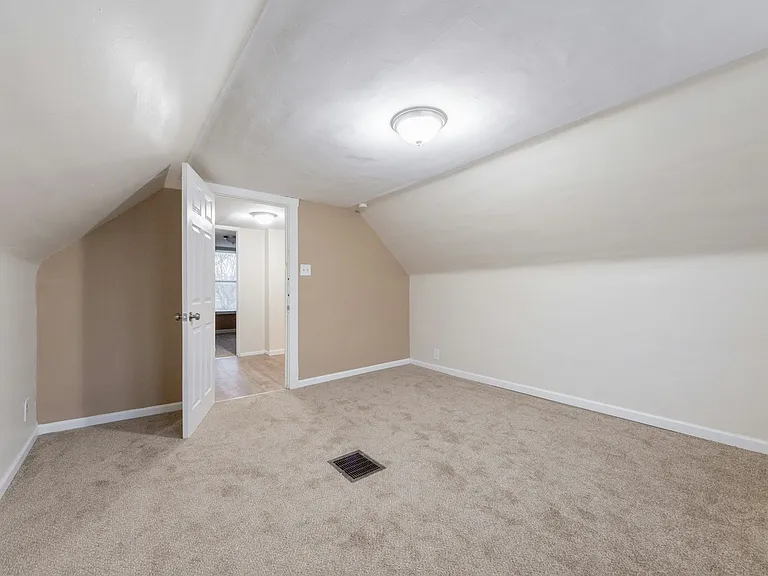 10618 Crestwood Ave — Photo 5