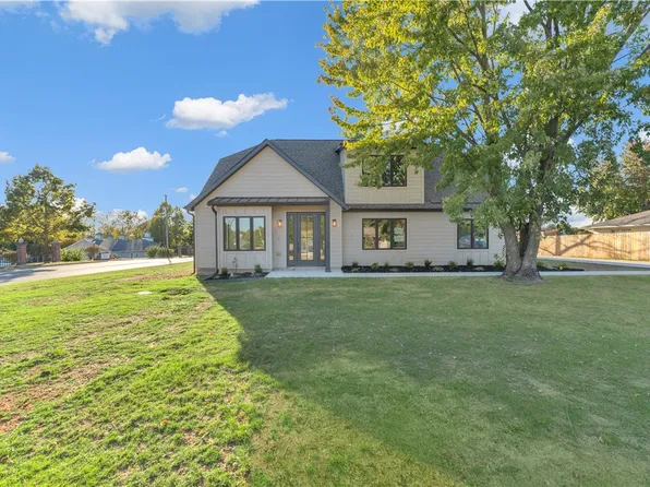 502 Concord St, Lowell, AR 72745