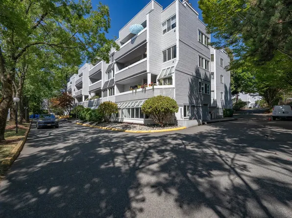 7431 Blundell Rd #105, Richmond, BC V6Y 3G8