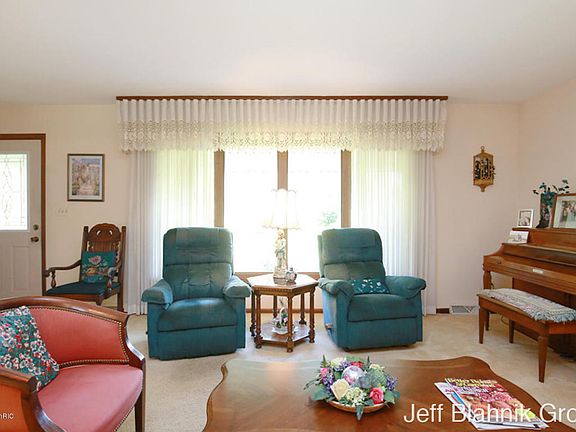 4th image of 7740 Leonard St