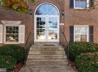 111 Center St N #B-202, Vienna, VA 22180