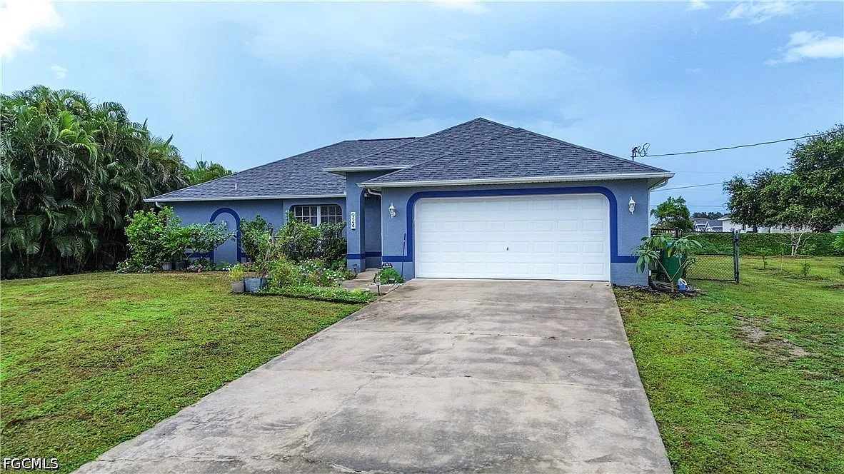 4 bed, 2.0 bath, 1712 sqft, $2,000 — Photo 1