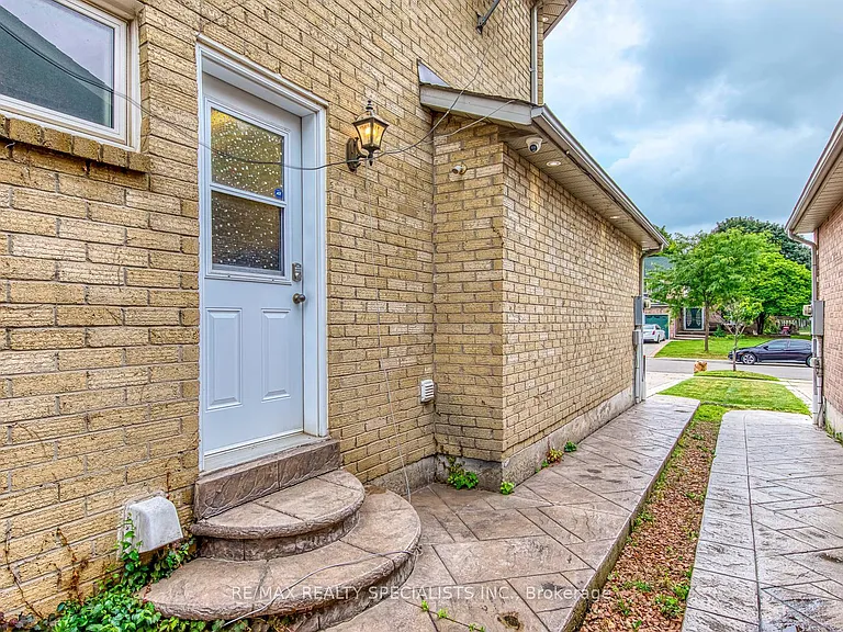1499 Ravensmoor Cres — Photo 48