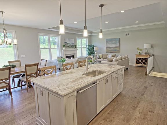 4th image of 7448 Summerhill Ln