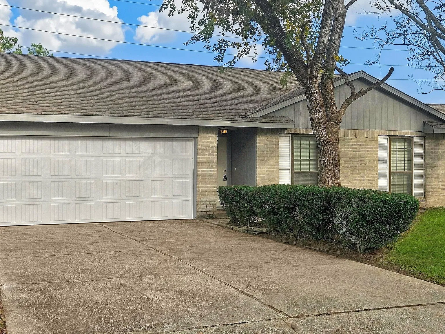 4 bed, 2.0 bath, 1362 sqft, $2,000 — Photo 2