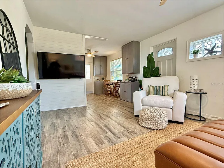 2440 Anastasia Dr — Photo 5
