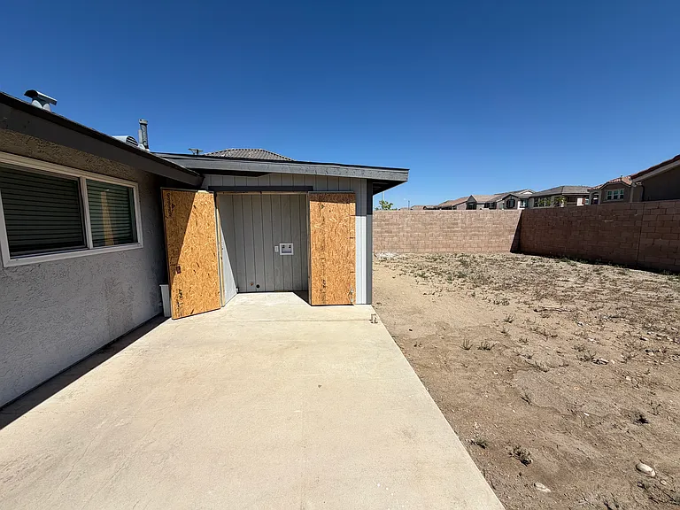 1017 W Casmalia St — Photo 24