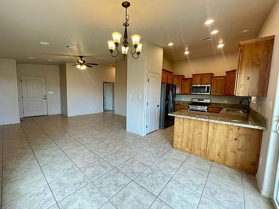 4th image of 10142 E 33rd St