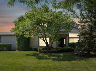 1048 Woodview Ct, Aurora, IL 60502