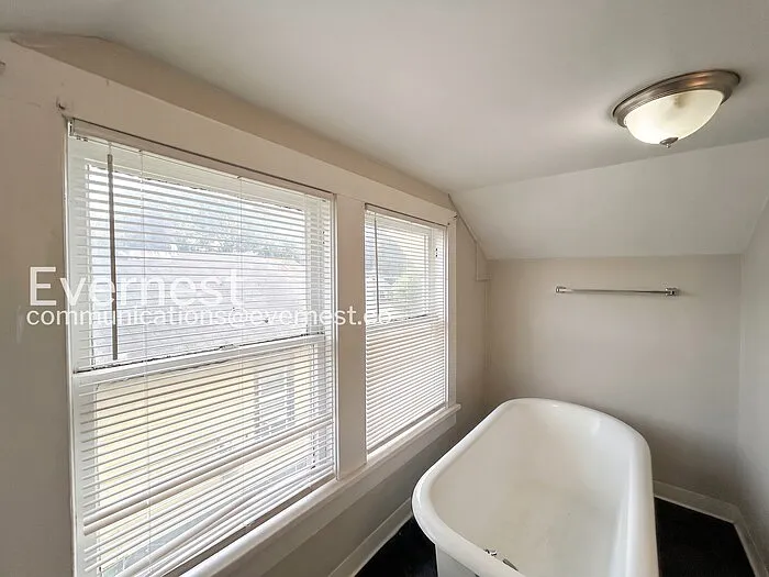 2984 Waverly Ave — Photo 21