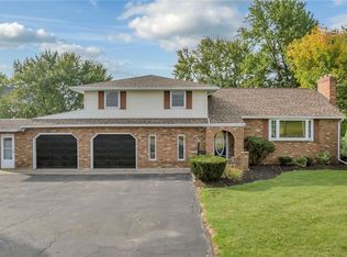 3292 Saunders Settlement Rd, Sanborn, NY 14132