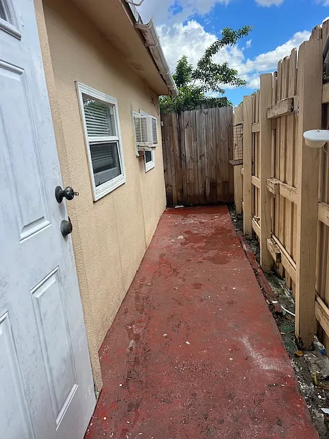 1 bed, 400 sqft, $1,100 — Photo 2