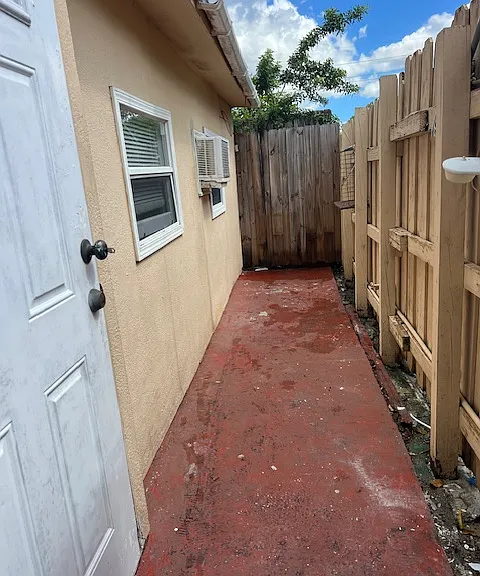 19233 NW 42nd Ct — Photo 2
