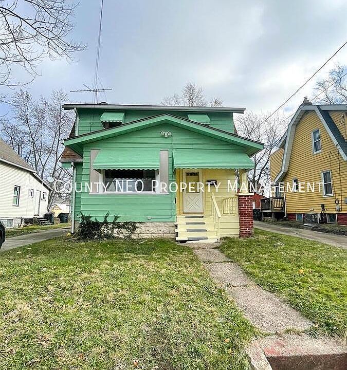 1st image of 627 Roscoe Ave